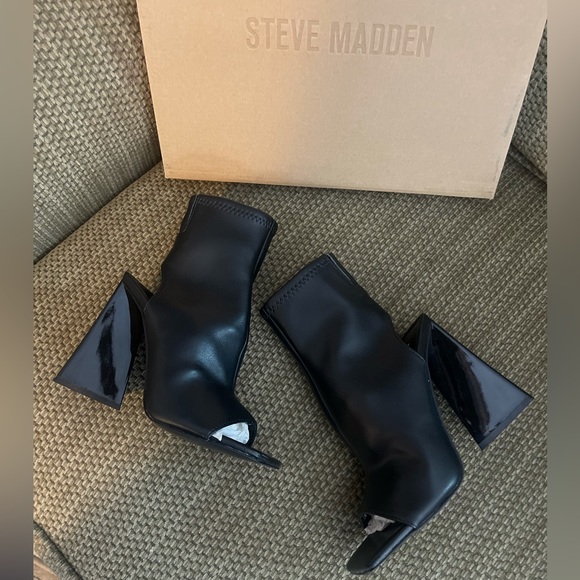 💕Steve Madden Peep Toe Bootie💕 - Picture 4 of 5